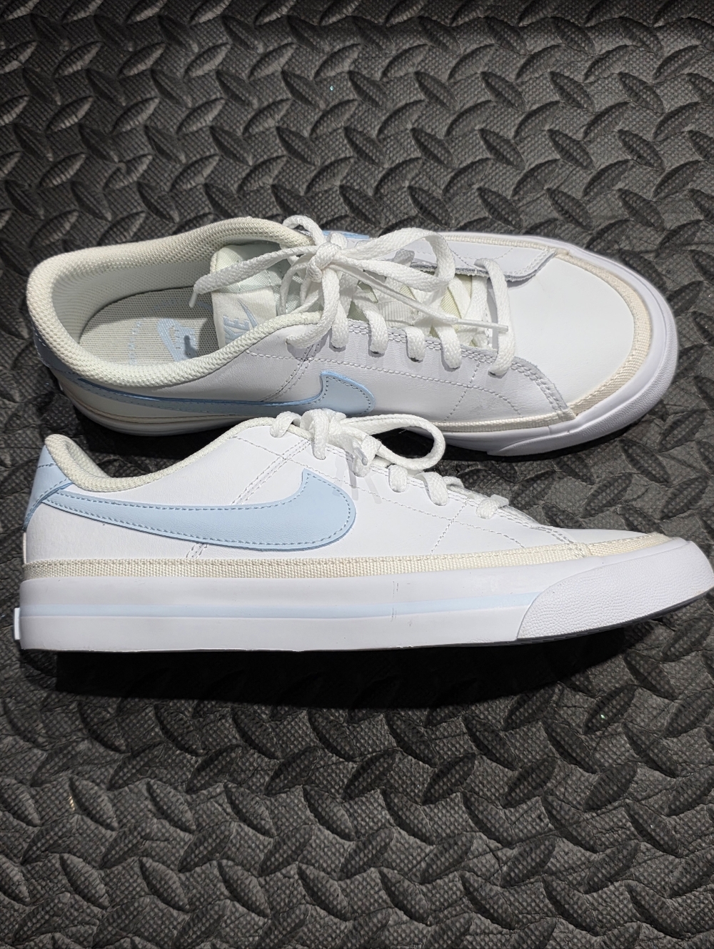 Nike Low-Top Sneakers in White with Light Blue Swoosh - No Box